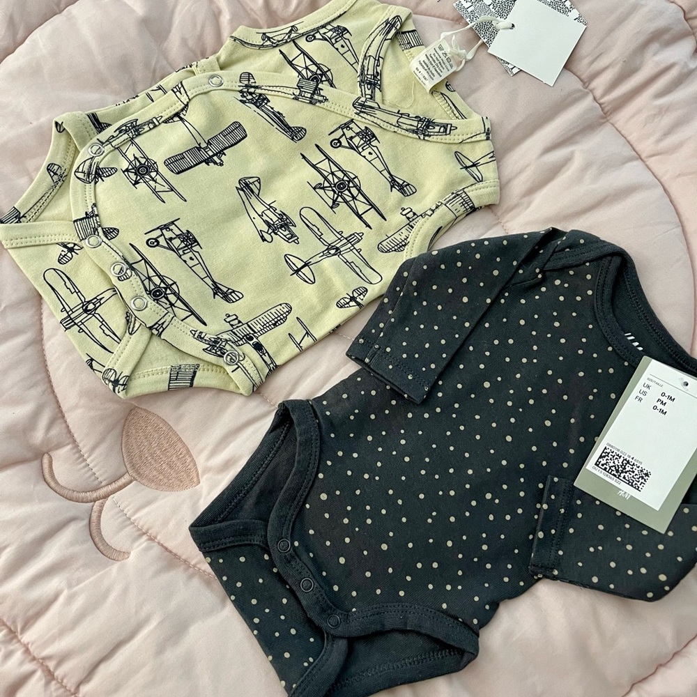 Kate quinn & H&M onesies Newborn